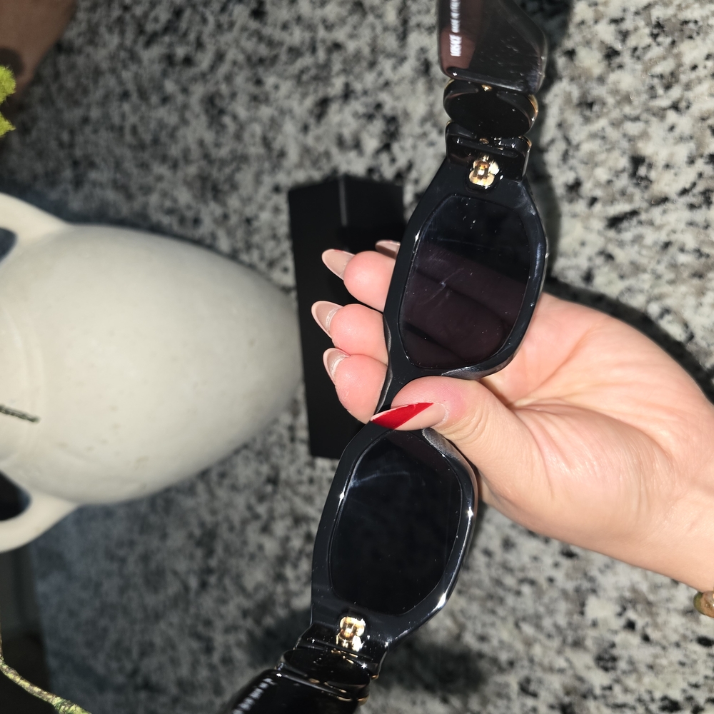 Versace Elegant Black Sunglasses - Picture 4 of 4